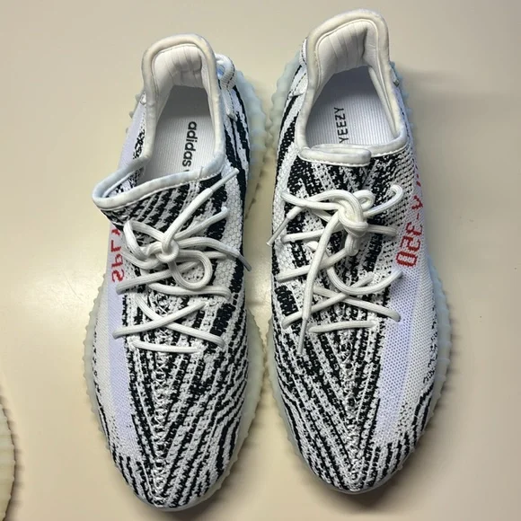 Selling brand new Adidas Yeezy Boost 350 V2 tennis shoes - Picture 4 of 6